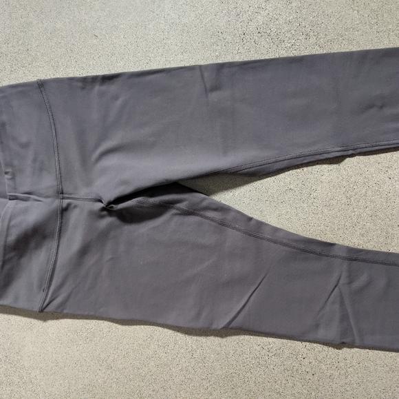 Lululemon Wunder Under Crop - Picture 4 of 6